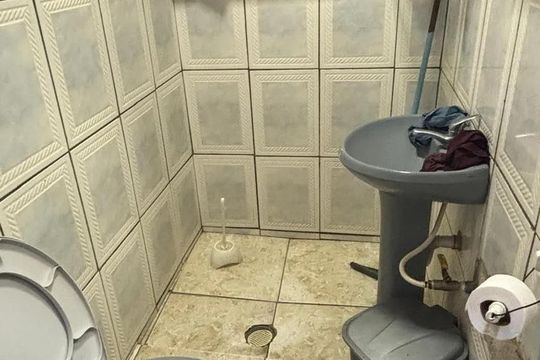 Banheiro de kitnet/studio para alugar com 1 quarto, 25m² em Conjunto Habitacional Calux, São Bernardo do Campo