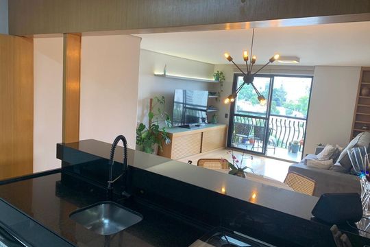Cozinha de apartamento à venda com 3 quartos, 87m² em Santo Amaro, São Paulo
