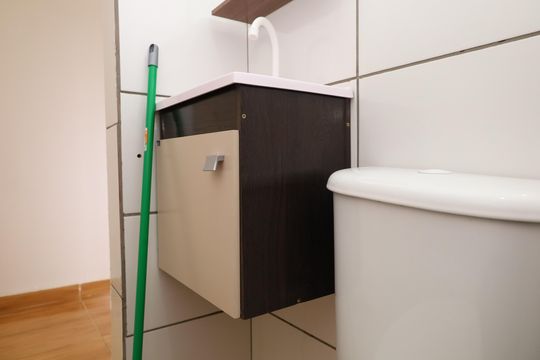 Banheiro de kitnet/studio para alugar com 1 quarto, 16m² em Jardim Camargo Novo, São Paulo