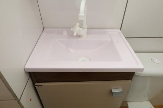 Banheiro de kitnet/studio para alugar com 1 quarto, 16m² em Jardim Camargo Novo, São Paulo