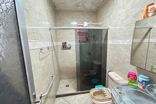 Banheiro de casa à venda com 2 quartos, 58m² em Inhaúma, Rio de Janeiro
