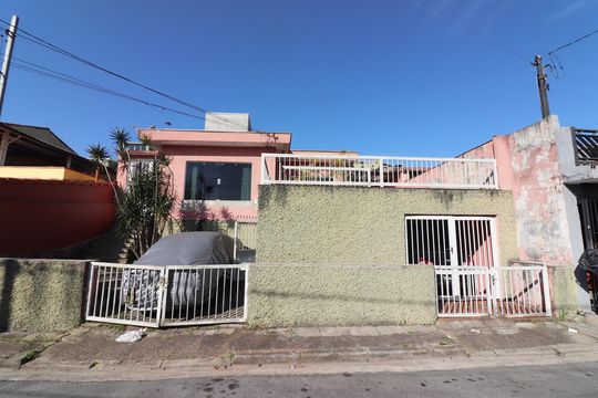 Fachada de casa à venda com 3 quartos, 180m² em Jardim Lauro Gomes, São Bernardo do Campo