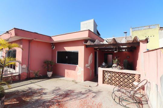 Sacada de casa à venda com 3 quartos, 180m² em Jardim Lauro Gomes, São Bernardo do Campo