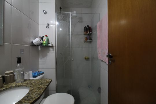 Banheiro Social de apartamento à venda com 2 quartos, 62m² em Taquara, Rio de Janeiro