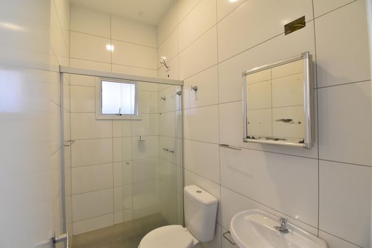 Banheiro de apartamento para alugar com 2 quartos, 60m² em Bom Retiro, Curitiba