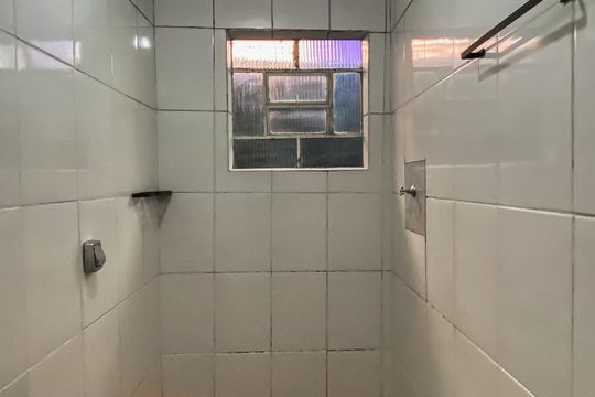 Banheiro de casa para alugar com 1 quarto, 47m² em Parque Boturussu, São Paulo