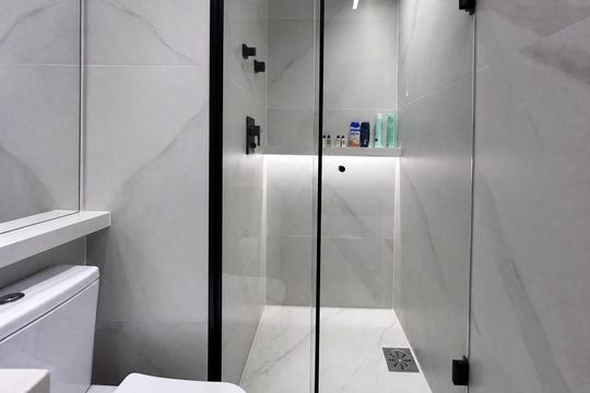 Banheiro de apartamento à venda com 2 quartos, 49m² em Vila Nova Conceição, São Paulo