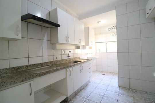 Cozinha de apartamento para alugar com 3 quartos, 80m² em Chácaras Tubalina E Quartel, Uberlândia