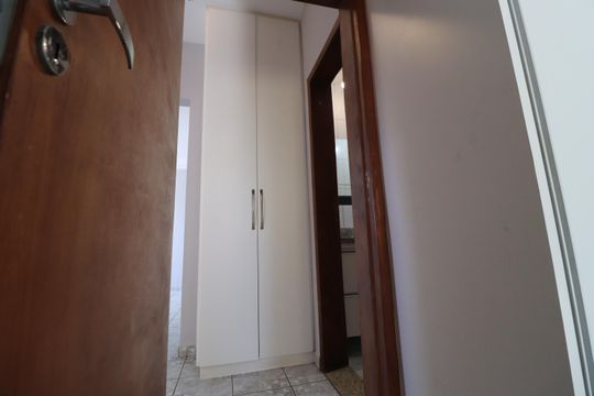 Corredor - Armário de apartamento para alugar com 3 quartos, 80m² em Chácaras Tubalina E Quartel, Uberlândia