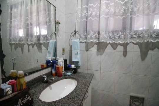 Banheiro de casa à venda com 2 quartos, 1187m² em Taquara, Rio de Janeiro