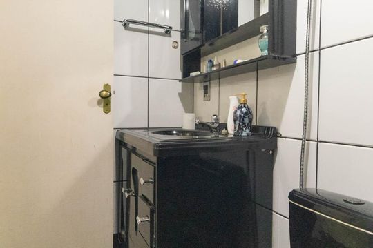 Banheiro de apartamento para alugar com 2 quartos, 60m² em Mutondo, São Gonçalo