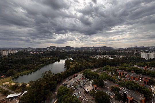 Vista sacada de apartamento para alugar com 2 quartos, 64m² em Alphaville Empresarial, Barueri