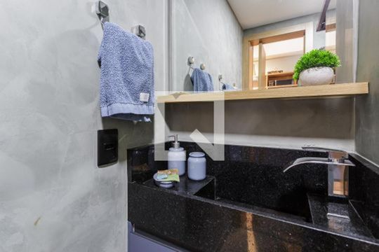 Banheiro de apartamento à venda com 1 quarto, 24m² em Indianópolis, São Paulo