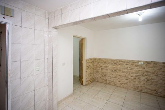 Cozinha de casa para alugar com 1 quarto, 44m² em Taboão, Diadema