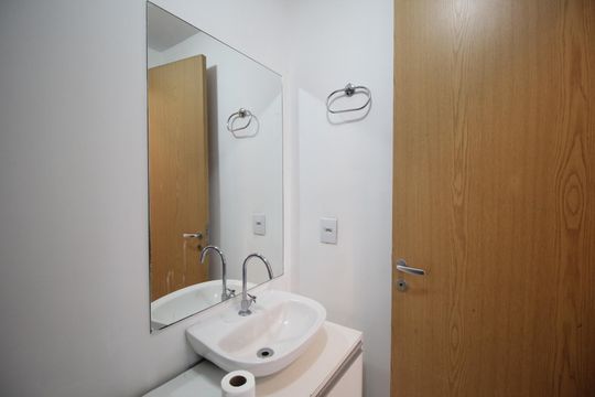 Banheiro de apartamento para alugar com 2 quartos, 52m² em Jardim Carvalho, Porto Alegre