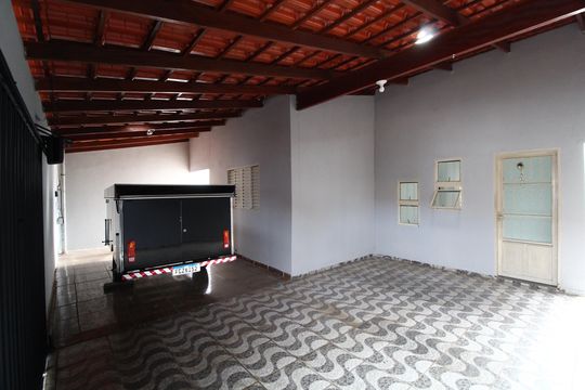 Garagem de casa para alugar com 3 quartos, 180m² em Jardim Europa, Uberlândia