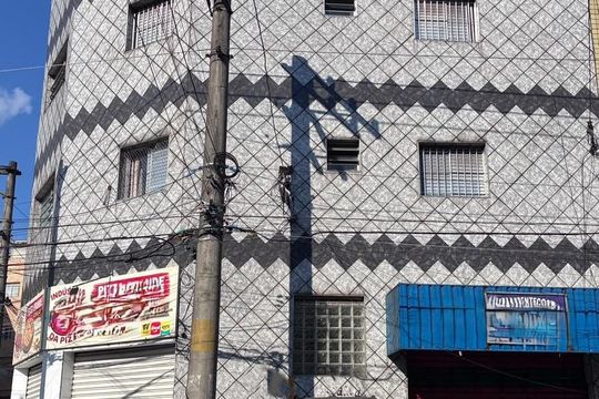 Fachada + placa de apartamento para alugar com 1 quarto, 40m² em Centro, Diadema