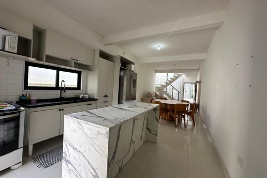 Cozinha de casa à venda com 1 quarto, 146m² em Jardim do Líbano, Barueri