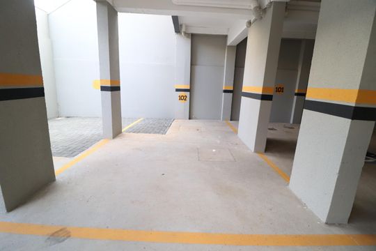 Garagem de apartamento para alugar com 2 quartos, 58m² em Santa Mônica, Uberlândia
