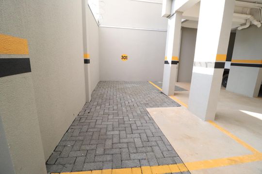 Garagem de apartamento para alugar com 2 quartos, 58m² em Santa Mônica, Uberlândia
