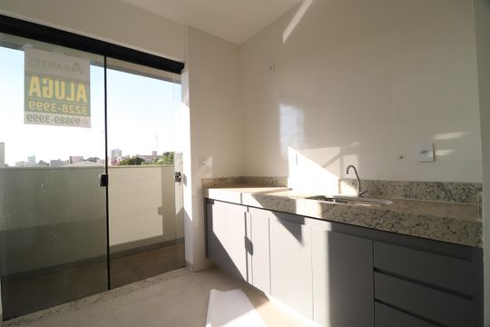 Cozinha de apartamento para alugar com 2 quartos, 58m² em Santa Mônica, Uberlândia