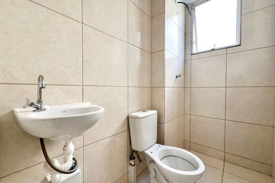 Banheiro Social de apartamento para alugar com 2 quartos, 48m² em Caiapos, Contagem