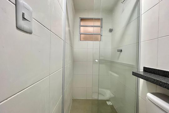Banheiro de kitnet/studio para alugar com 1 quarto, 30m² em Jabaquara, São Paulo
