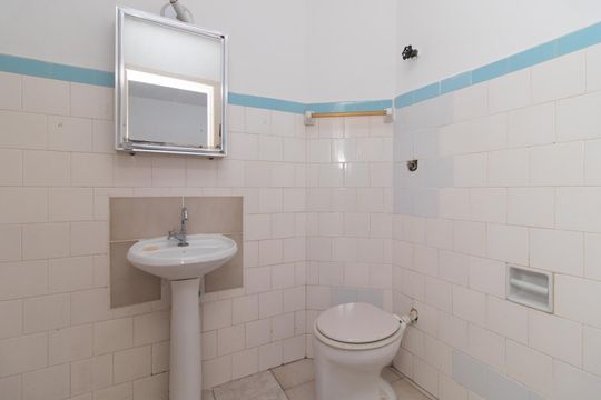 Banheiro de apartamento à venda com 1 quarto, 23m² em Centro Histórico, Porto Alegre