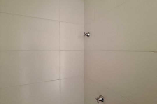 Banheiro  de apartamento à venda com 2 quartos, 37m² em Jardim São Luís, São Paulo