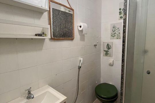 Banheiro  de apartamento à venda com 1 quarto, 30m² em Copacabana, Rio de Janeiro