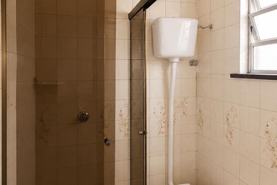 Banheiro de kitnet/studio para alugar com 1 quarto, 36m² em Bom Fim, Porto Alegre