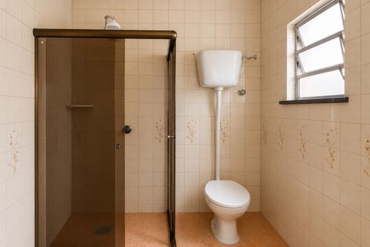 Banheiro de kitnet/studio para alugar com 1 quarto, 36m² em Bom Fim, Porto Alegre