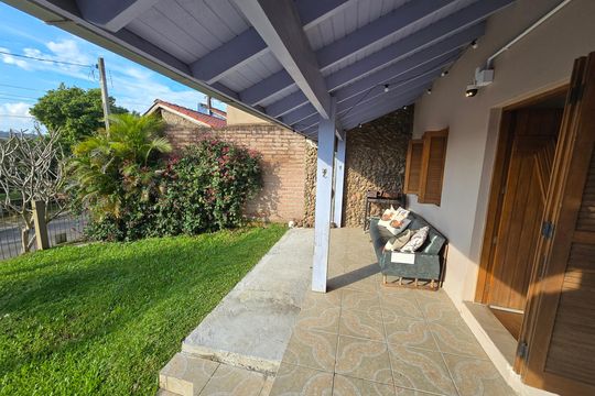 Área externa de casa para alugar com 4 quartos, 220m² em Duque de Caxias, São Leopoldo