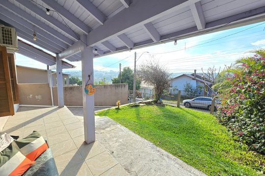 Área externa de casa para alugar com 4 quartos, 220m² em Duque de Caxias, São Leopoldo