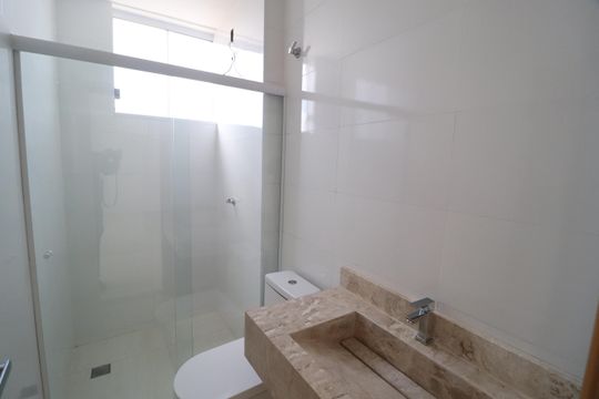 Banheiro Social de apartamento para alugar com 2 quartos, 80m² em Jardim Ipanema, Uberlândia