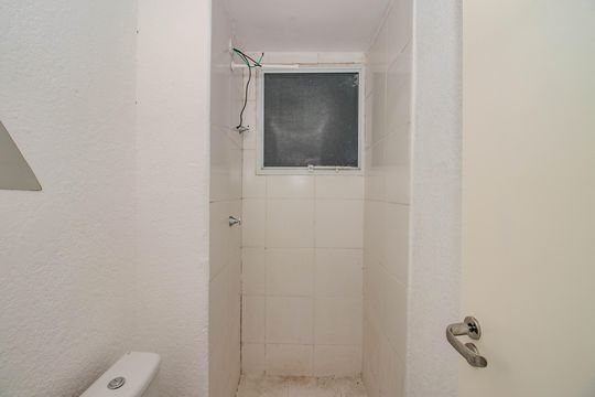 Banheiro de apartamento para alugar com 2 quartos, 41m² em Rubem Berta, Porto Alegre