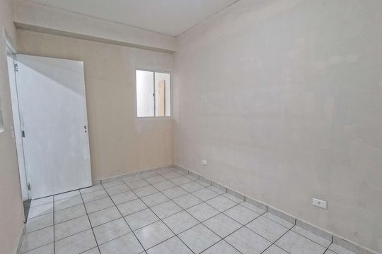 Casa para alugar com 2 quartos, 56m² em Vila Serralheiro, São Paulo
