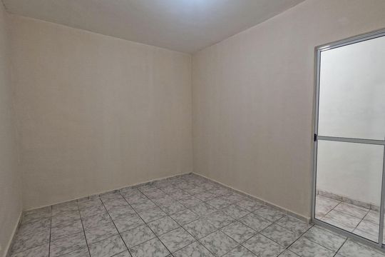 Casa para alugar com 2 quartos, 56m² em Vila Serralheiro, São Paulo