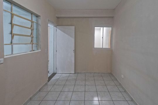 Casa para alugar com 2 quartos, 56m² em Vila Serralheiro, São Paulo