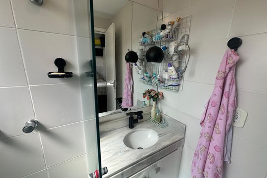 Banheiro da Suíte de apartamento à venda com 2 quartos, 59m² em Vila Iracema, Barueri