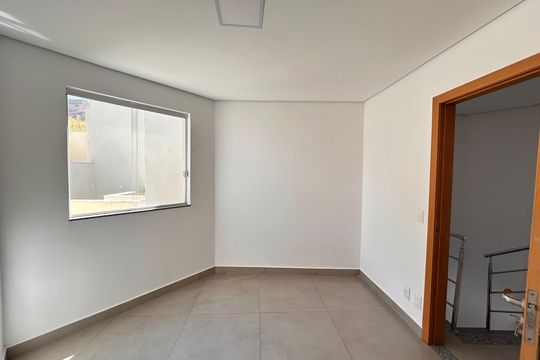 Casa à venda com 2 quartos, 73m² em Parque Xangri-lá, Contagem