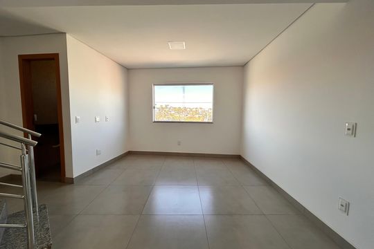 Casa à venda com 2 quartos, 73m² em Parque Xangri-lá, Contagem