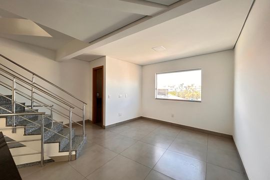 Casa à venda com 2 quartos, 73m² em Parque Xangri-lá, Contagem