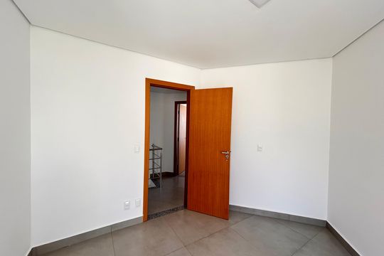 Casa à venda com 2 quartos, 73m² em Parque Xangri-lá, Contagem