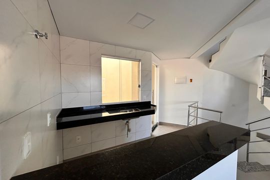 Casa à venda com 2 quartos, 73m² em Parque Xangri-lá, Contagem