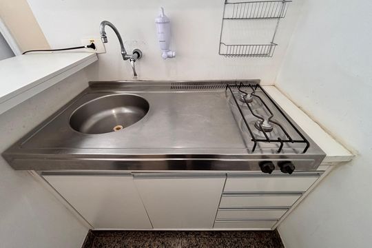 Cozinha de apartamento para alugar com 1 quarto, 57m² em Itaim Bibi, São Paulo