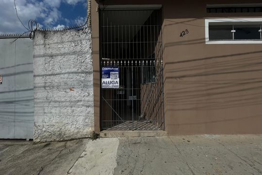 Fachada+Placa de casa para alugar com 2 quartos, 60m² em Vila Nhocuné, São Paulo