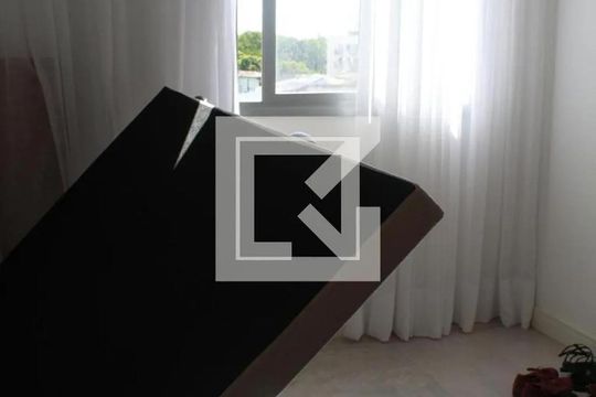 Quarto de apartamento para alugar com 2 quartos, 52m² em Jardim das Margaridas, Salvador