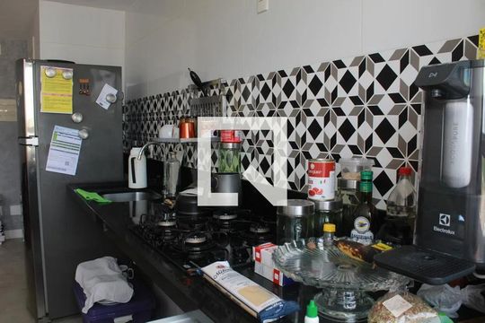 Cozinha de apartamento para alugar com 2 quartos, 52m² em Jardim das Margaridas, Salvador