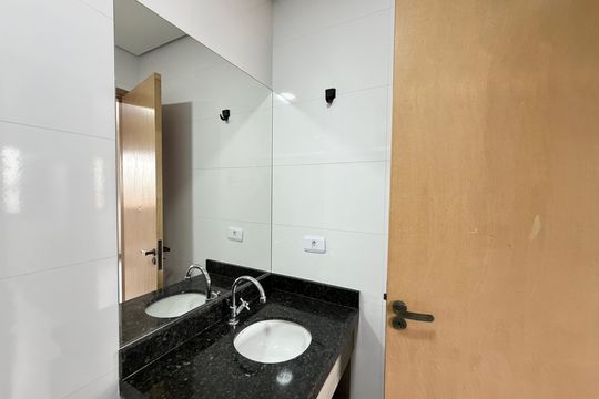 Banheiro de kitnet/studio para alugar com 1 quarto, 38m² em Vila Regente Feijó, São Paulo